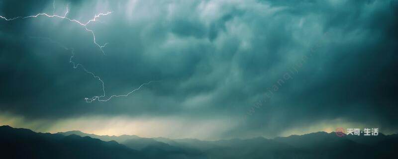 雷雨一课是按照什么的顺序来写的 雷雨这篇课文作者按什么的顺序描写的(图1) 雷雨一课是按照什么的顺序来写的