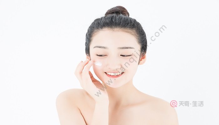 为什么化妆要使用隔离霜 隔离霜怎么用(图3) 为什么化妆要使用隔离霜