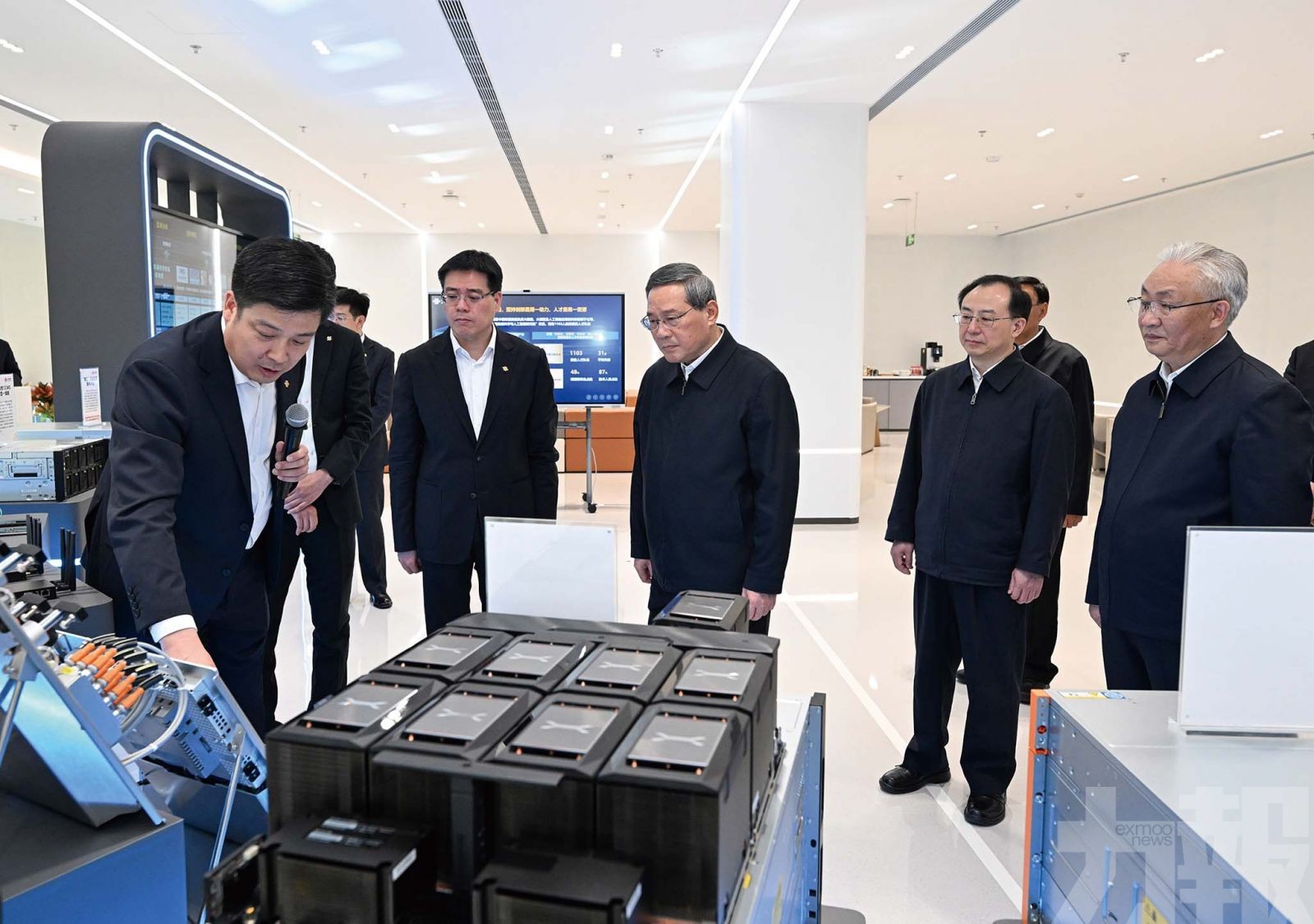 李強調研三大電信商