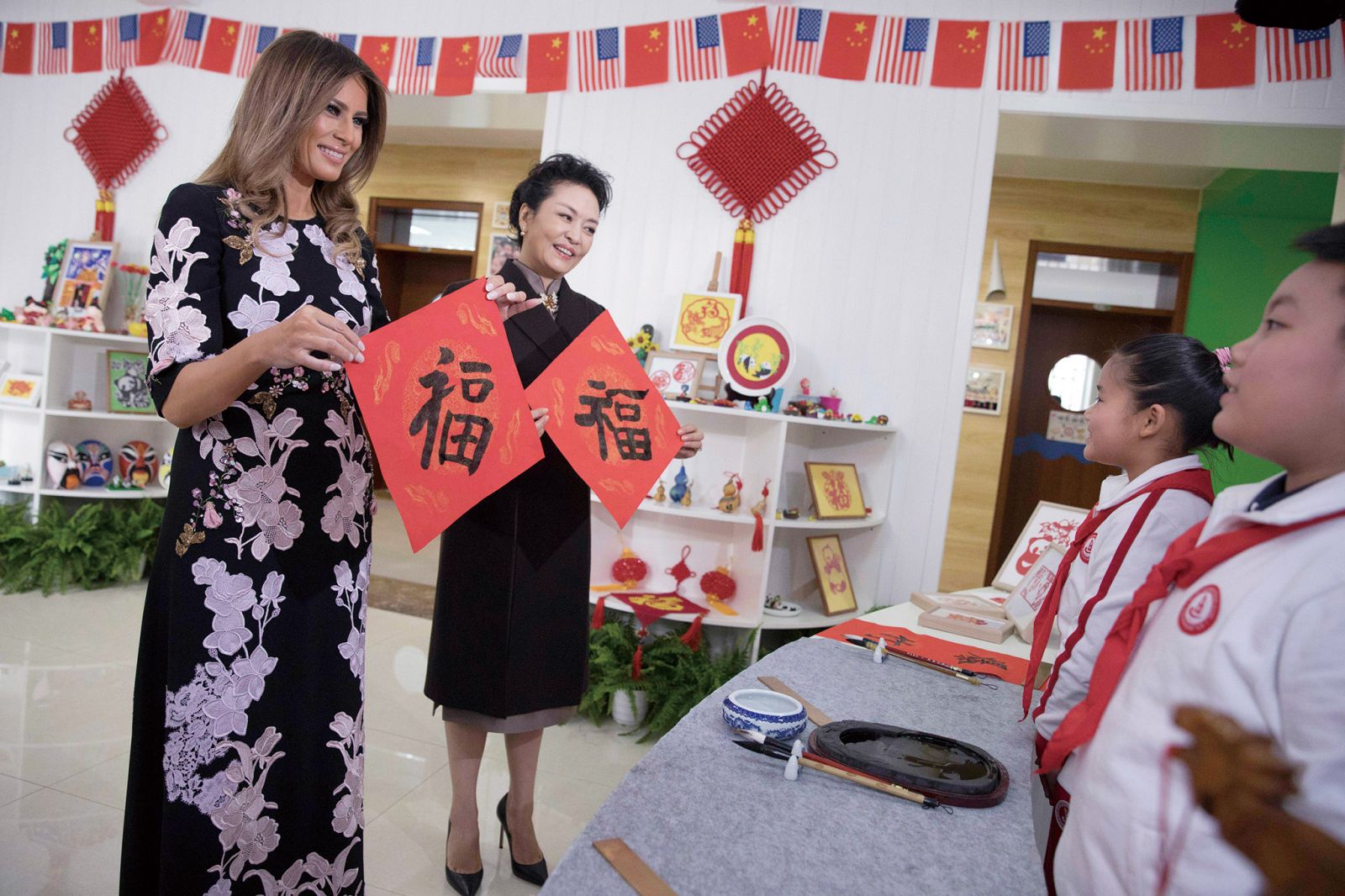 梅拉尼婭訪京小學