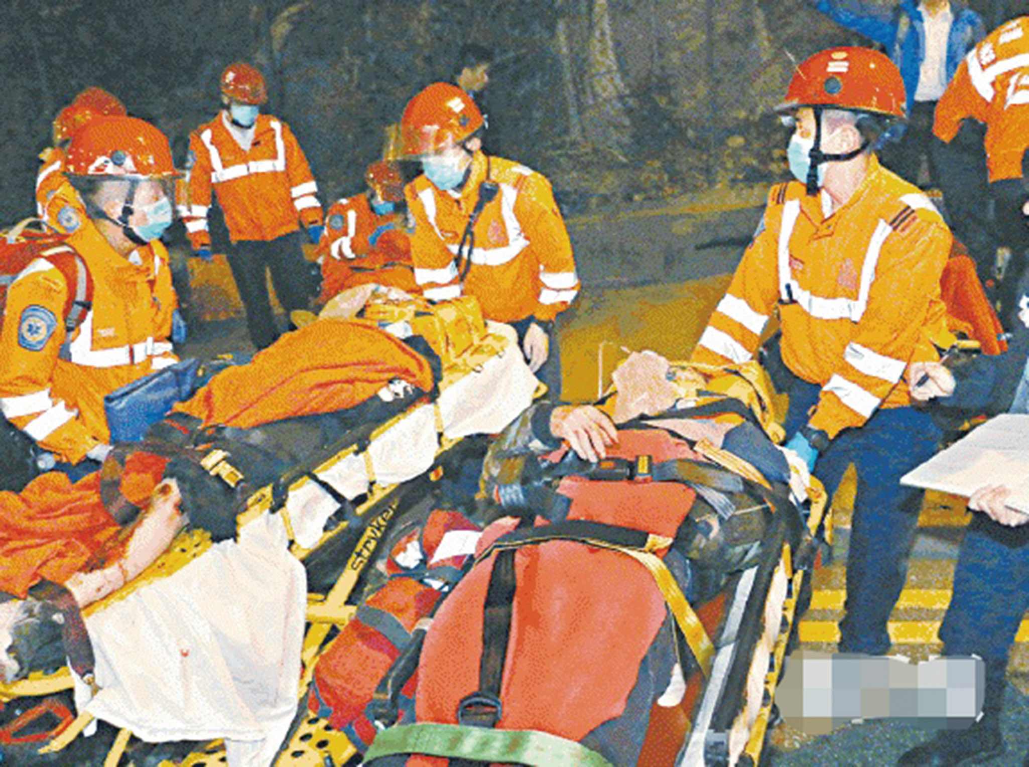港鯉魚門道城巴翻側一死