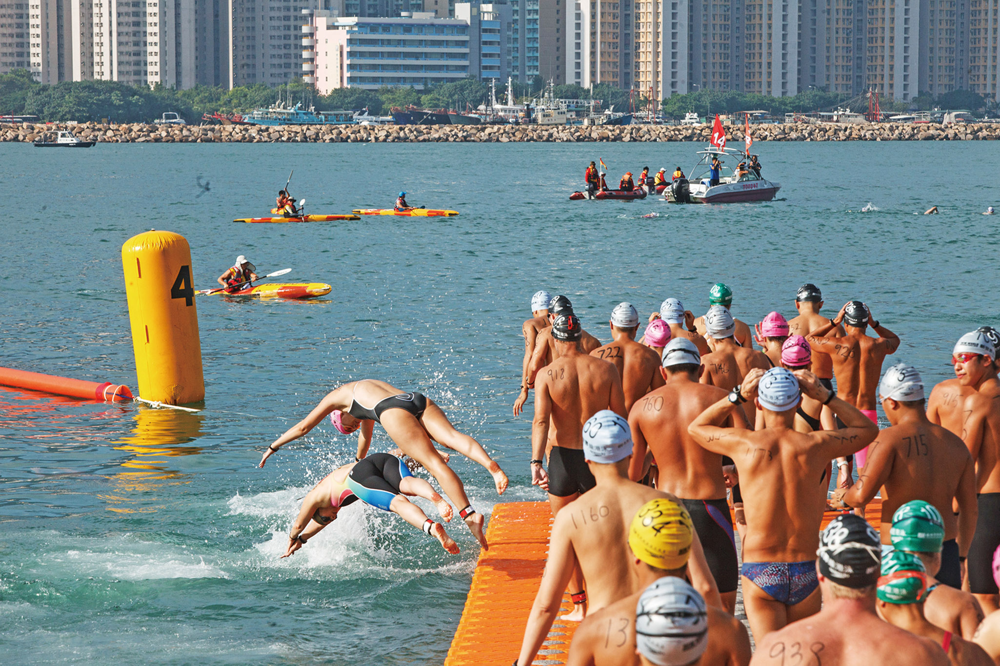 維港渡海泳二人遇溺