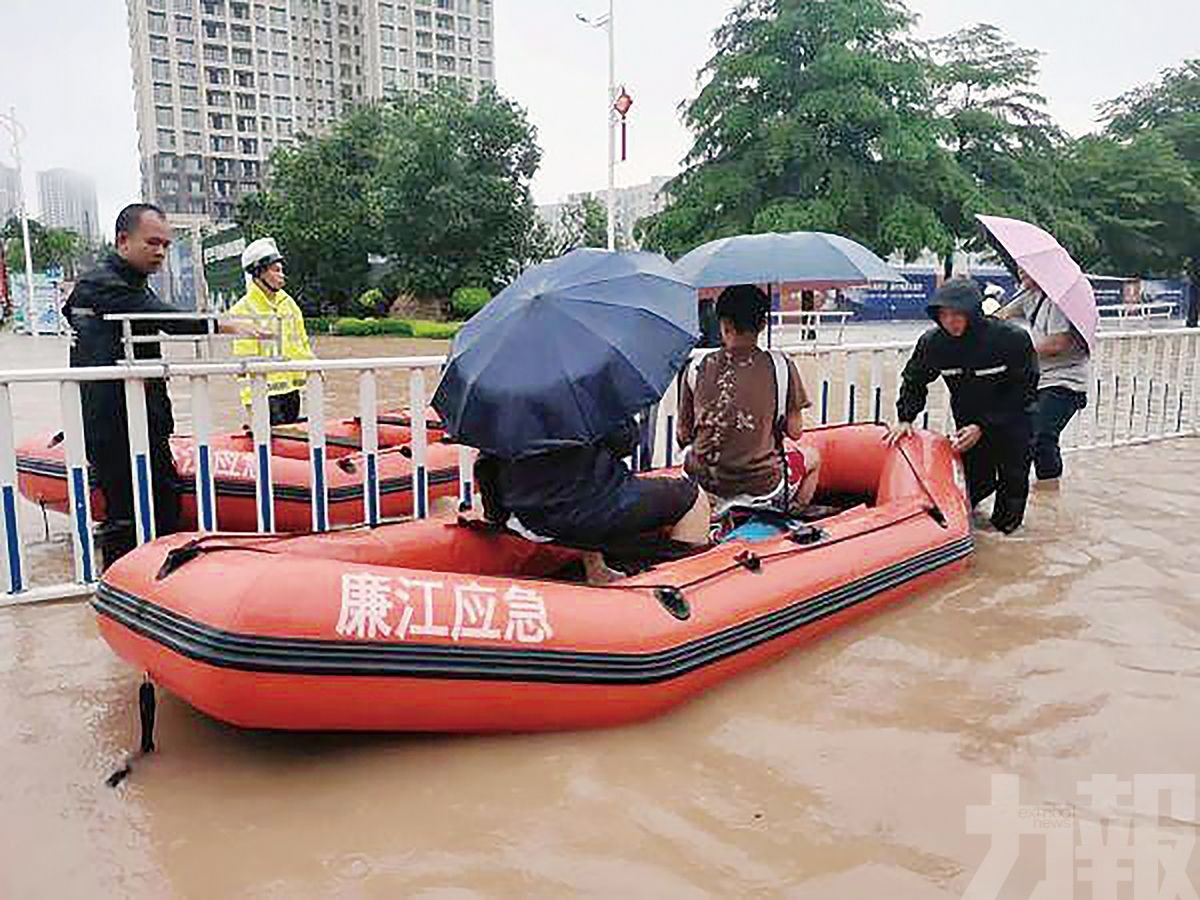 廣東湛江暴雨積水嚴重