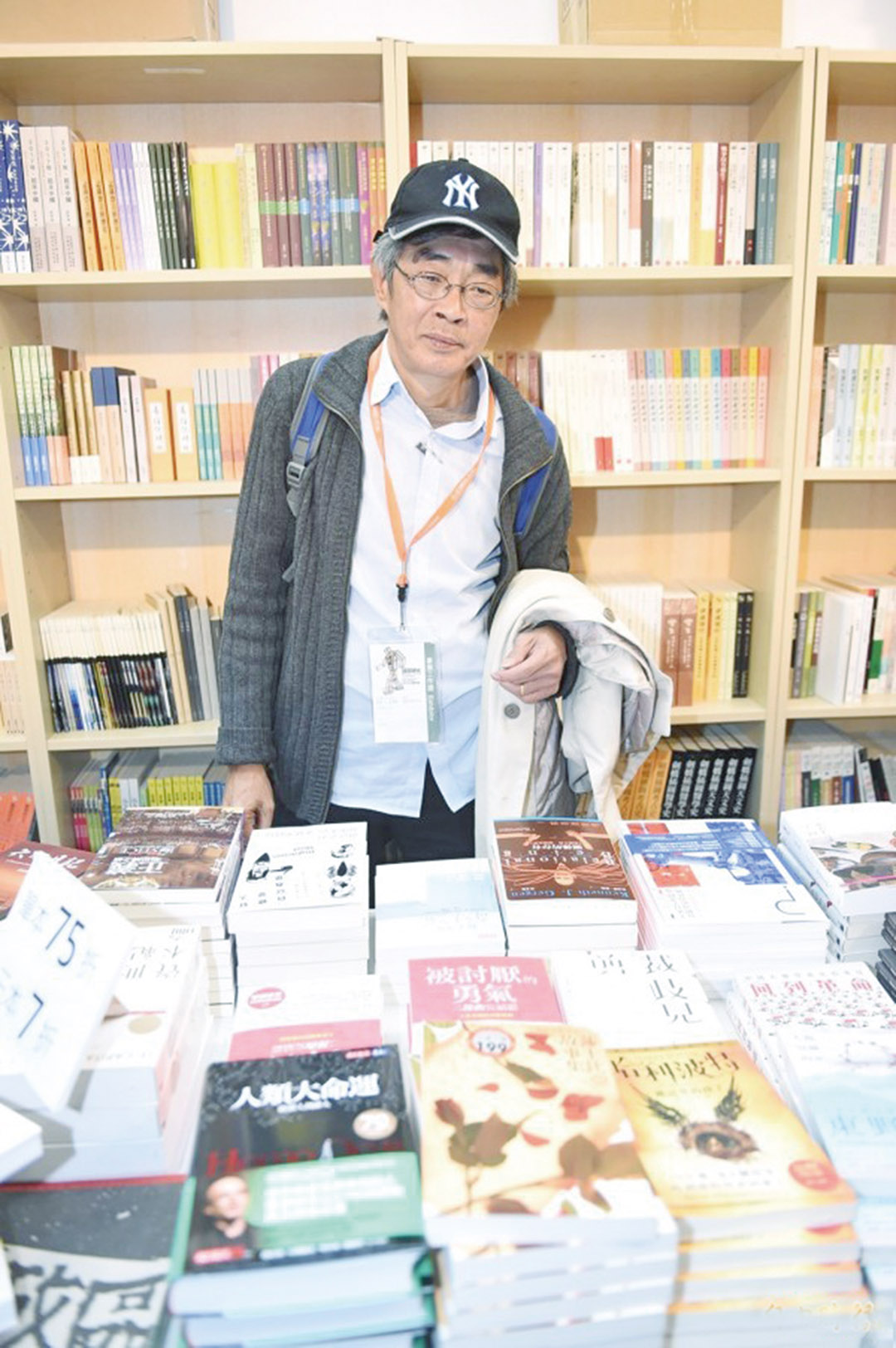 稱中資壟斷香港書市