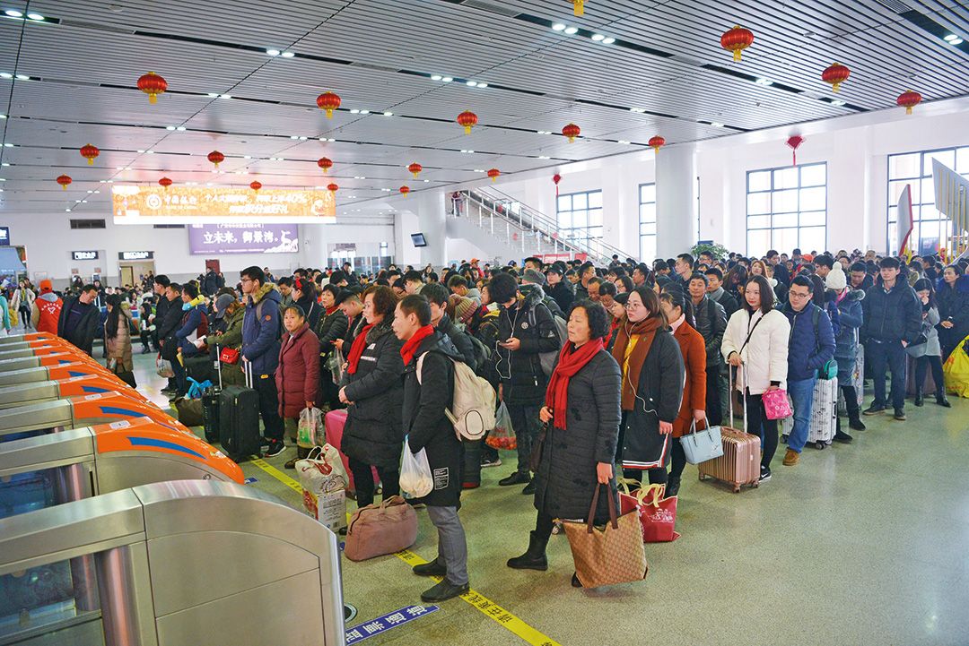 春運返程擠擠擠