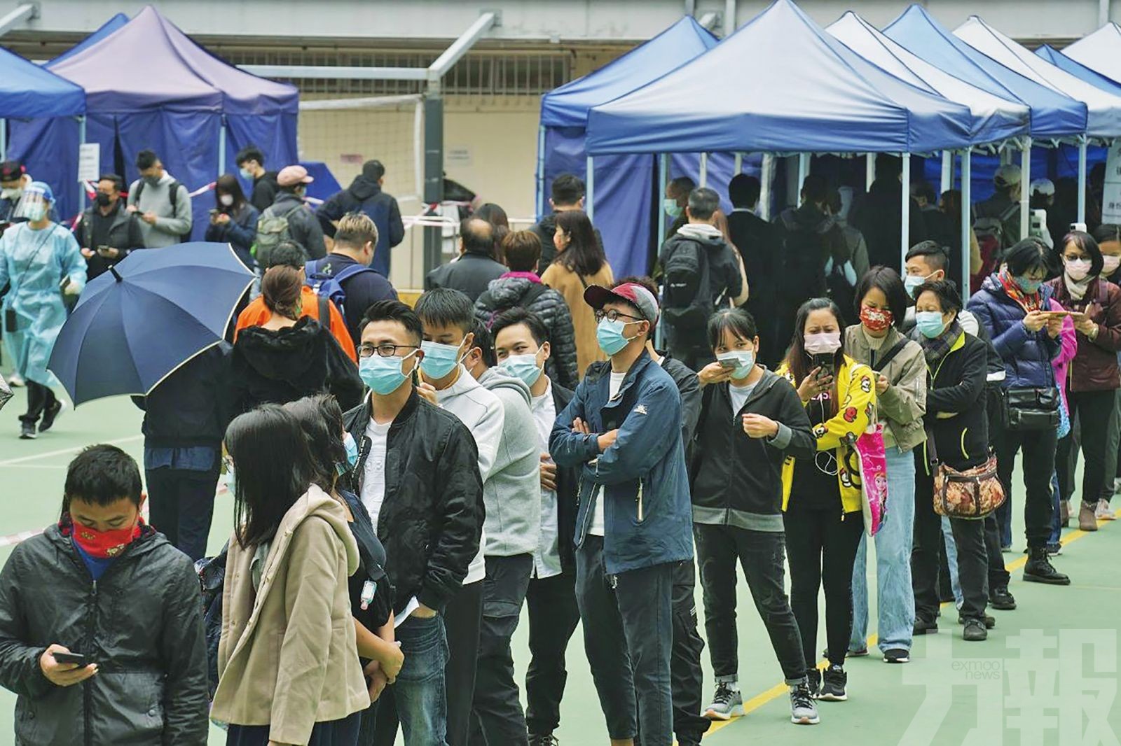 香港增986確診800初確