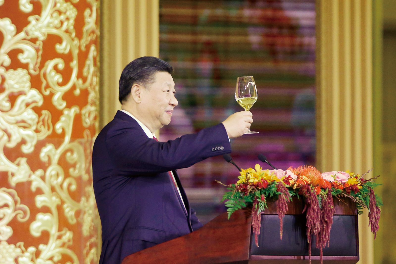 舉杯共飲