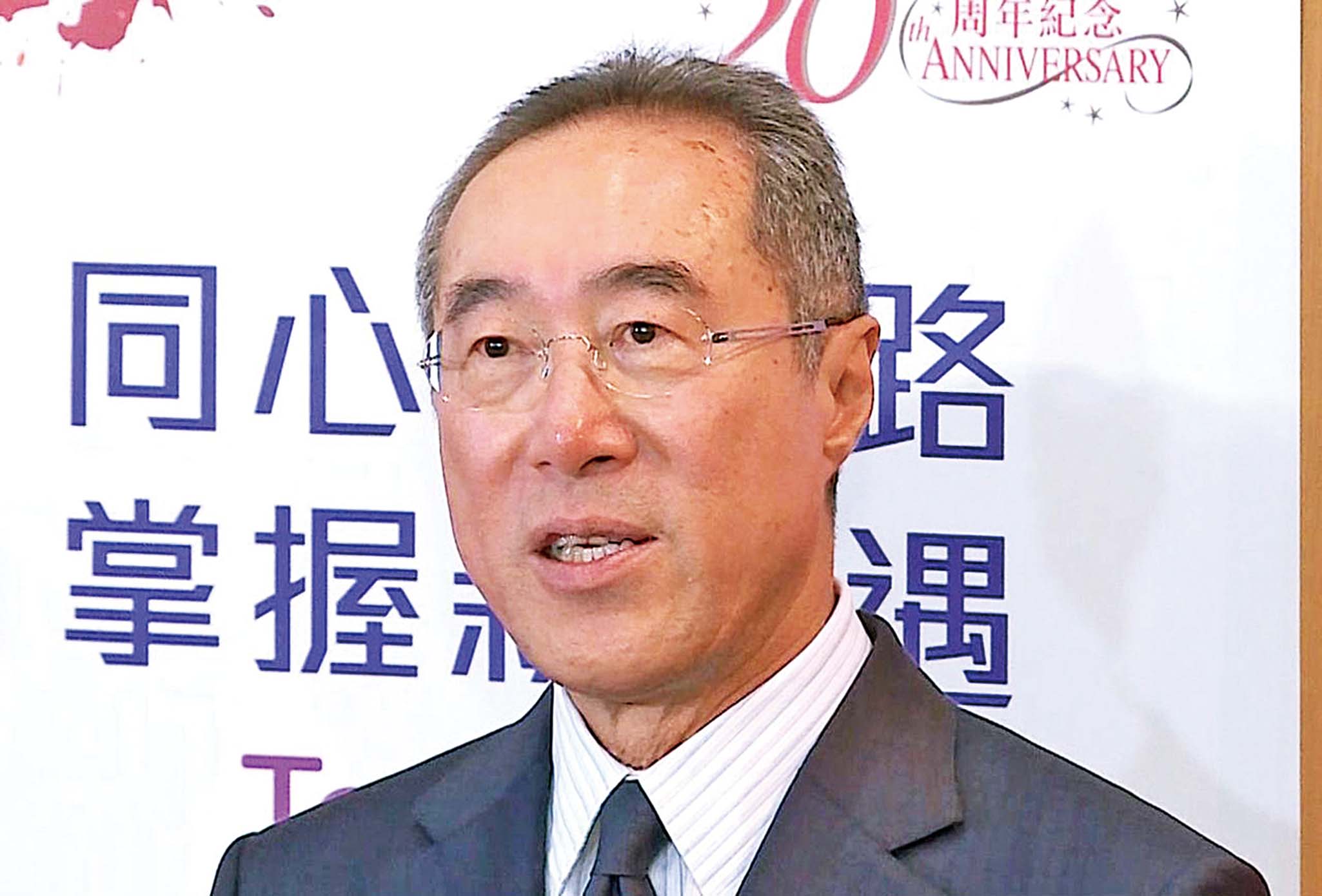 唐英年復出