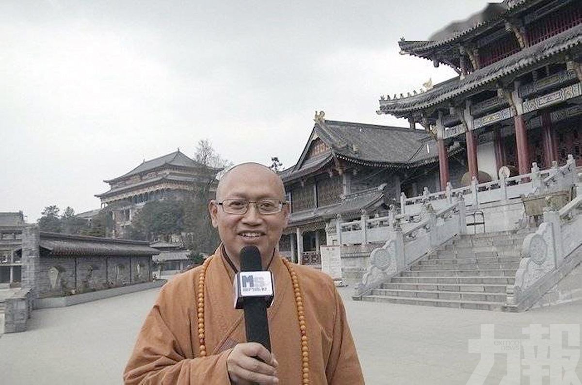 與女主播開房被偷拍