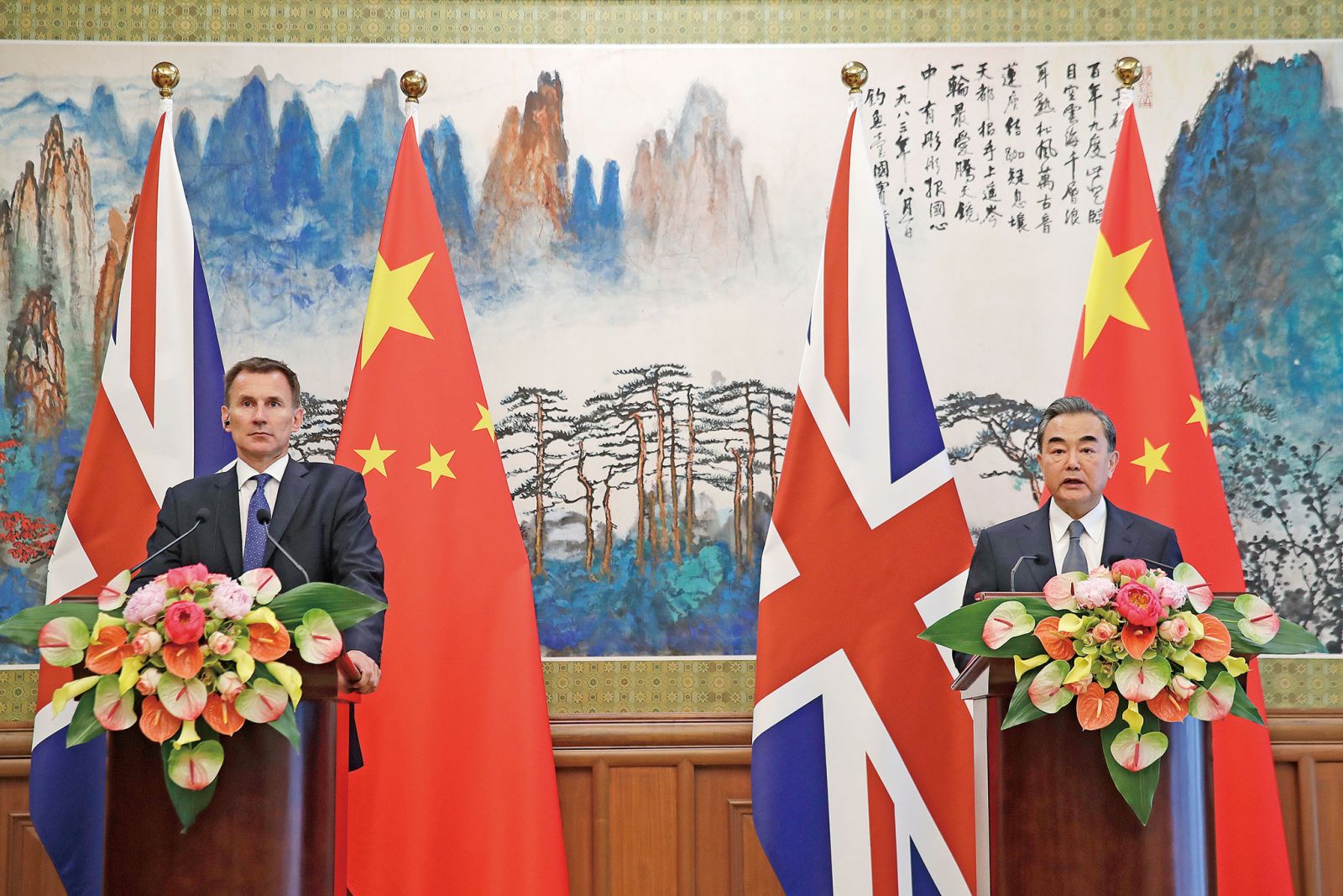 王毅晤英新外相