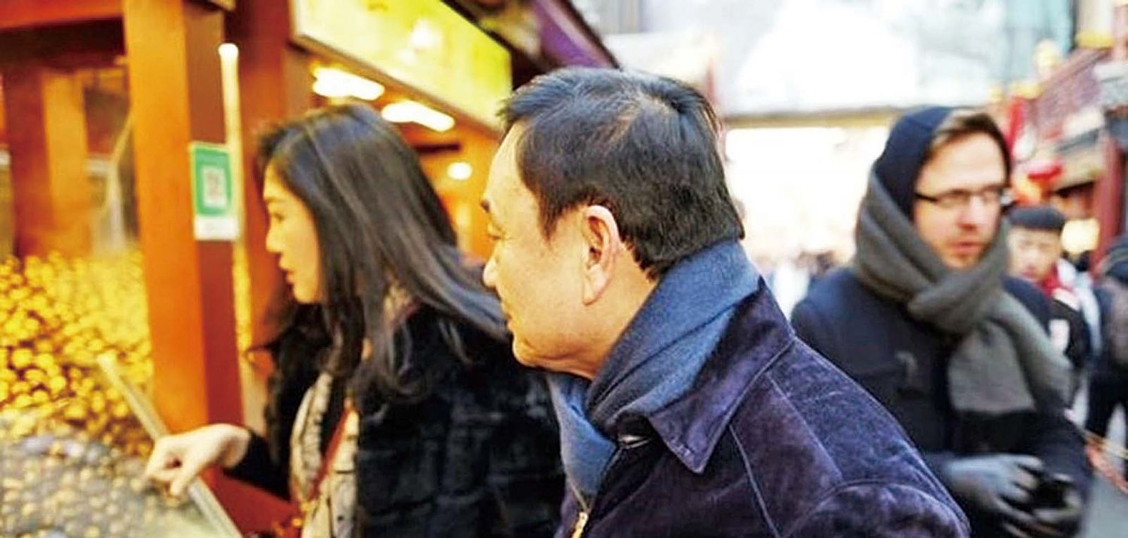 現身北京街頭買栗子