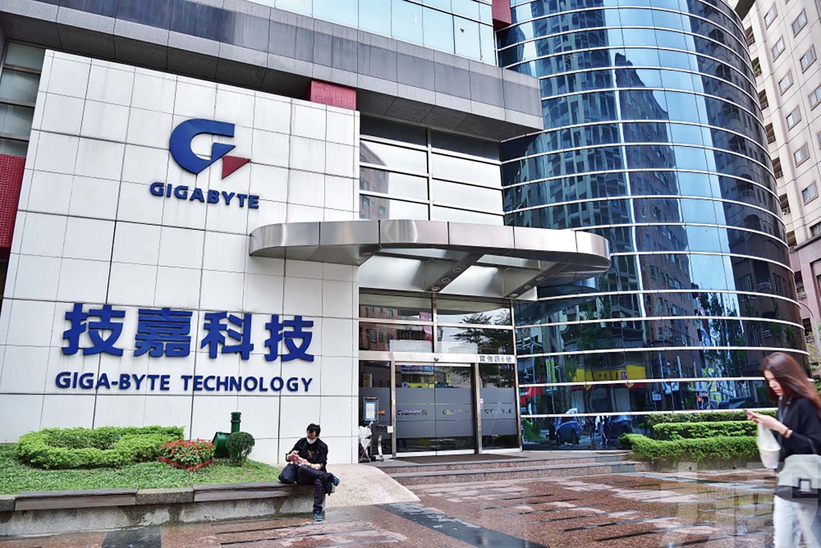 製造電腦主板起家