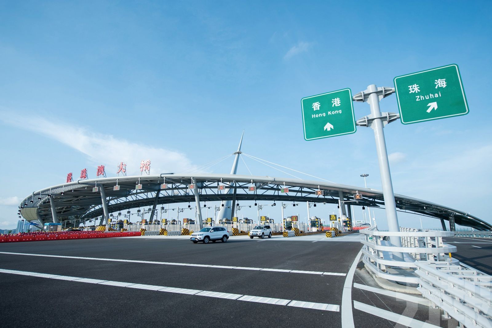 「港車北上」昨登記抽籤