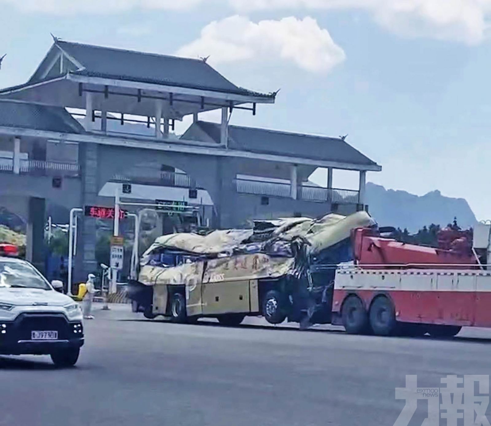 貴州防疫隔離轉運車側翻