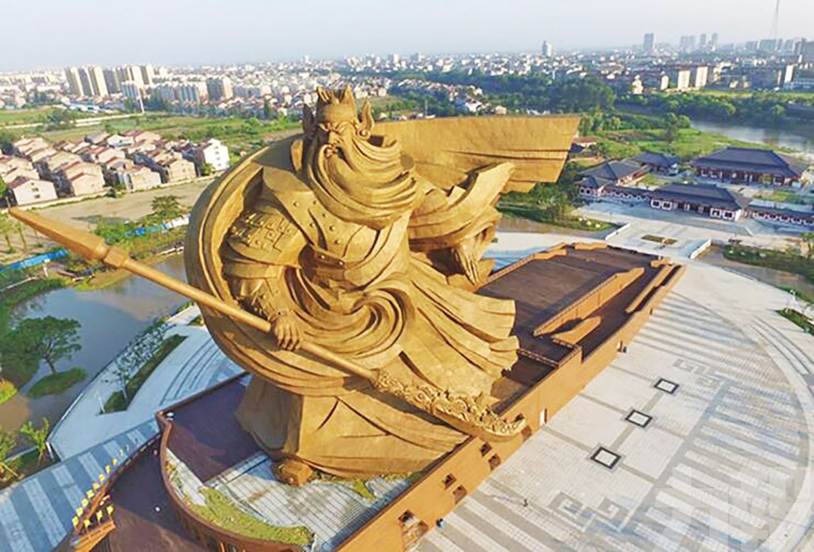 巨型關公像屬違建