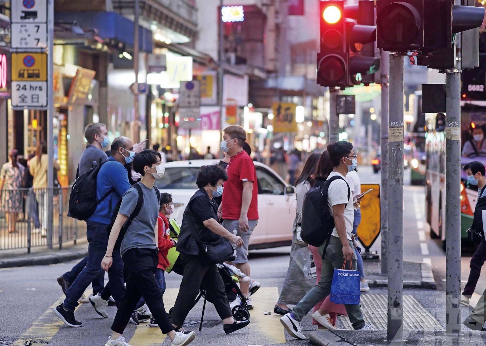 港疫情嚴峻 再收緊限聚令