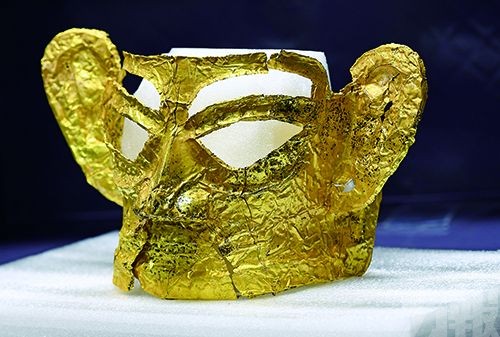 三星堆出土完整金面具