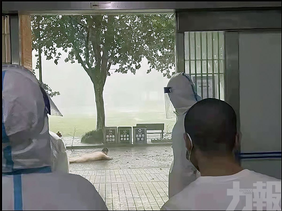 上海暴風雨吹垮淋浴間