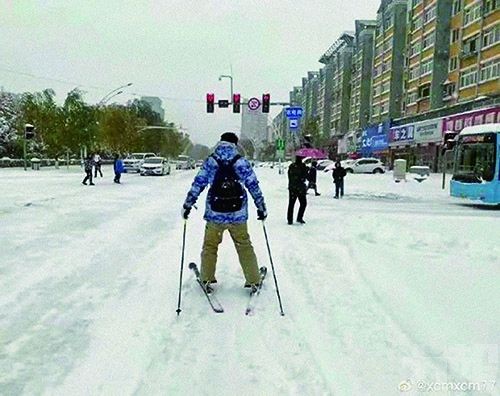 遼寧鞍山暴雪齊膝