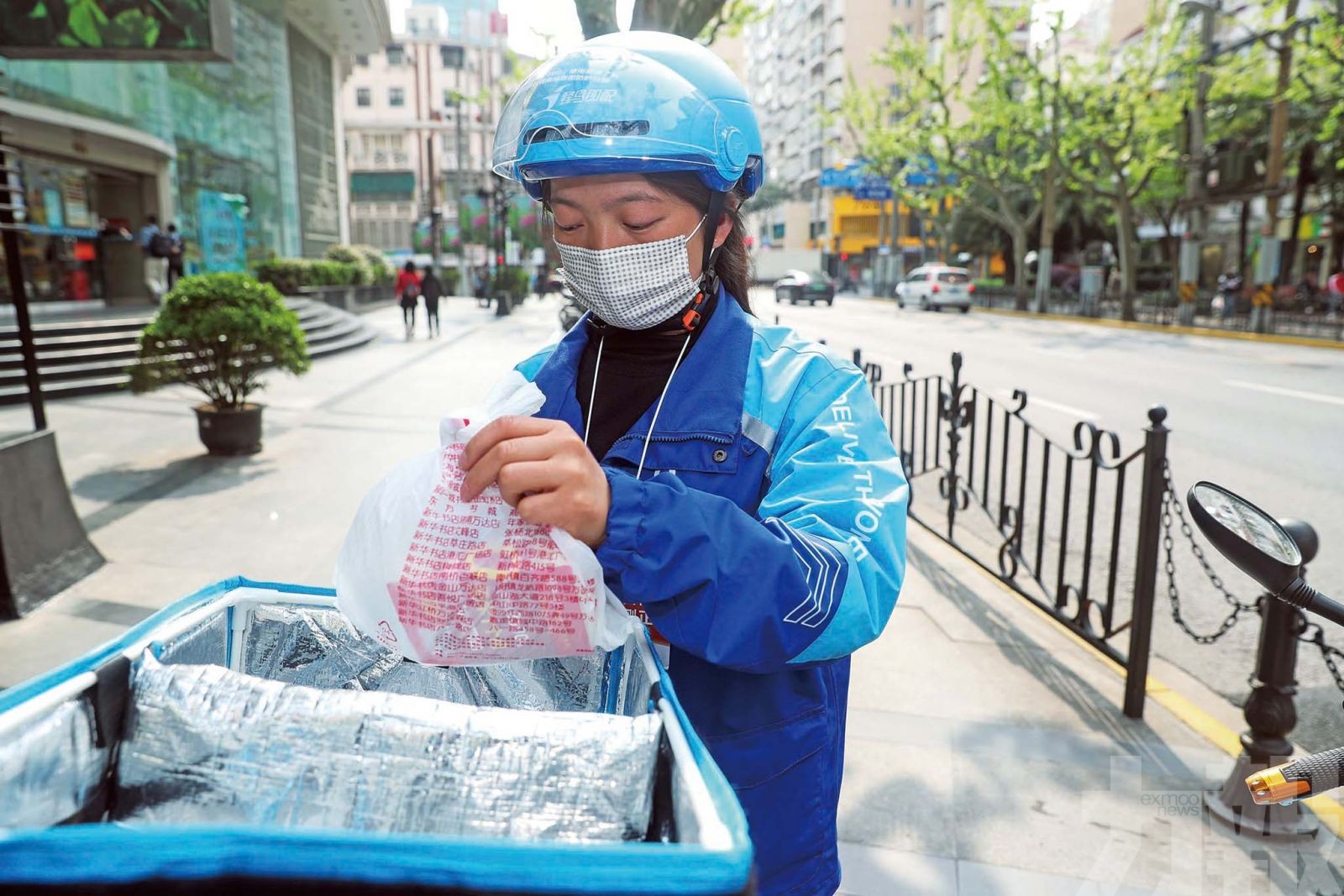 多等五分鐘諒解送餐延遲