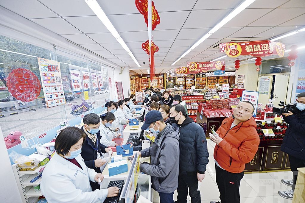 深圳市民買退燒藥