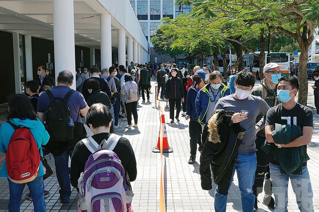 新增2,071確診4,500初確