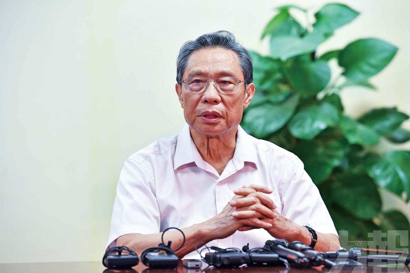 提出病毒「人傳人」