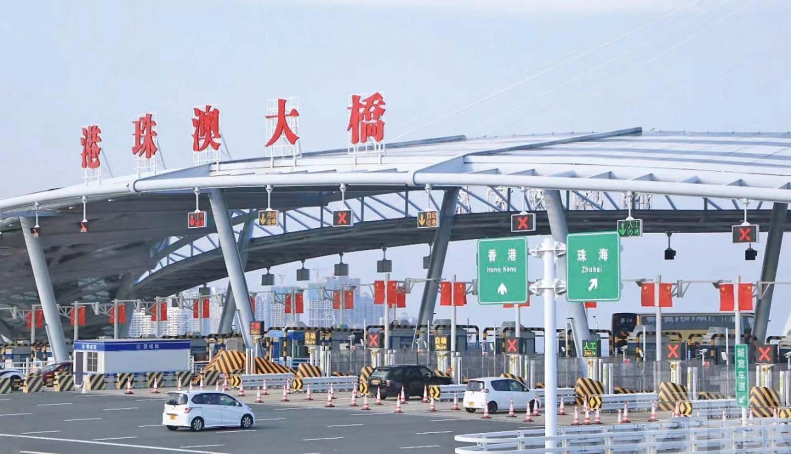 港珠澳大橋全年客車通車量創新高