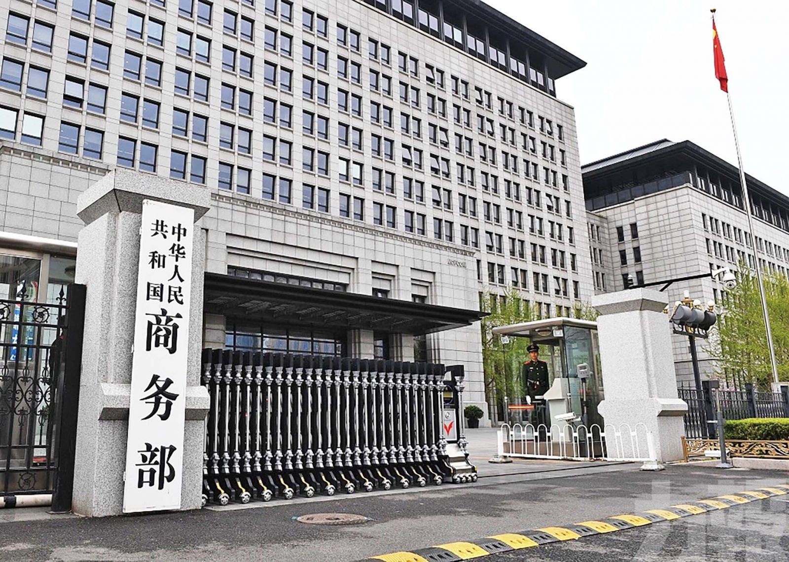 對台售武三美企