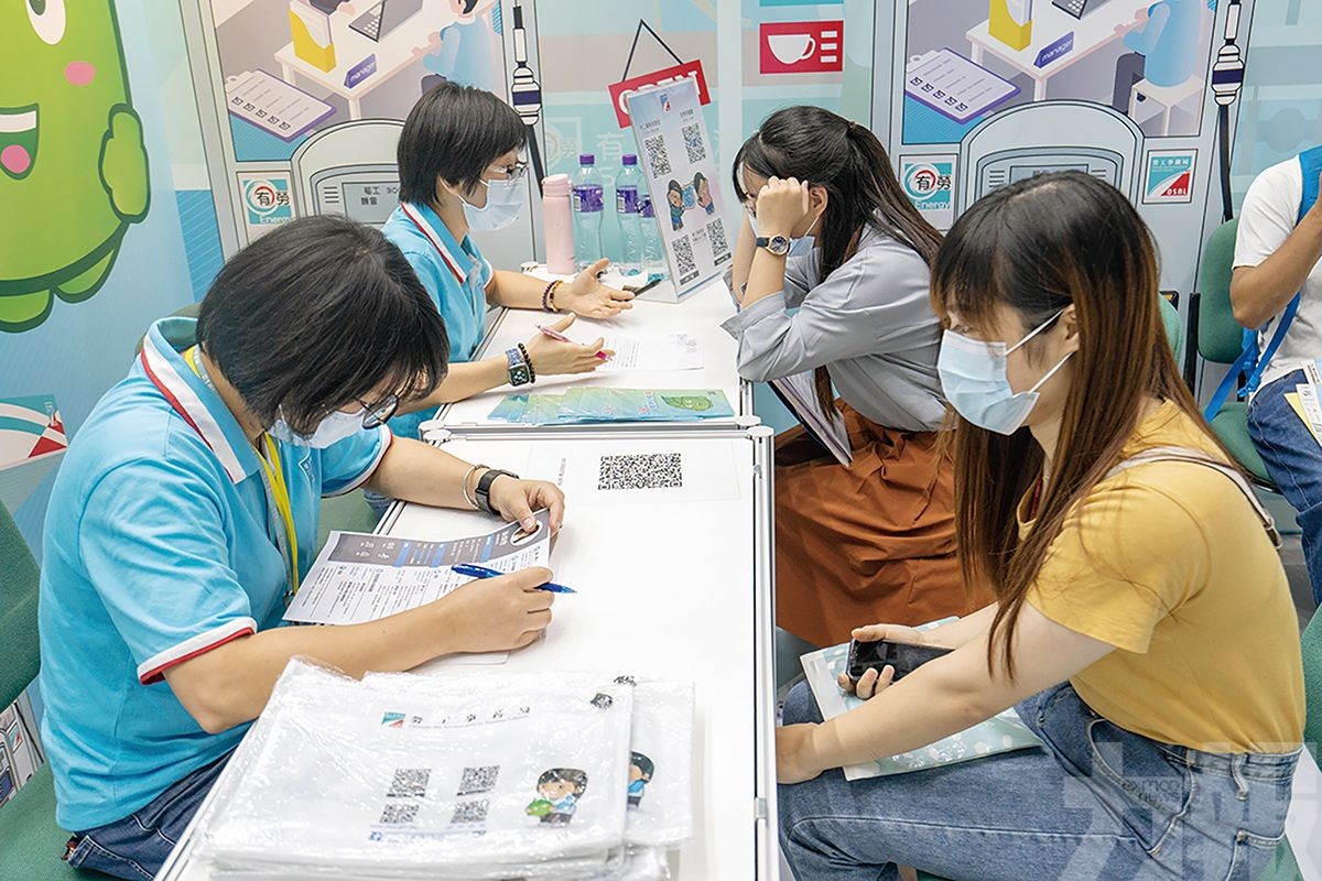首11月內地新增就業1,145萬人