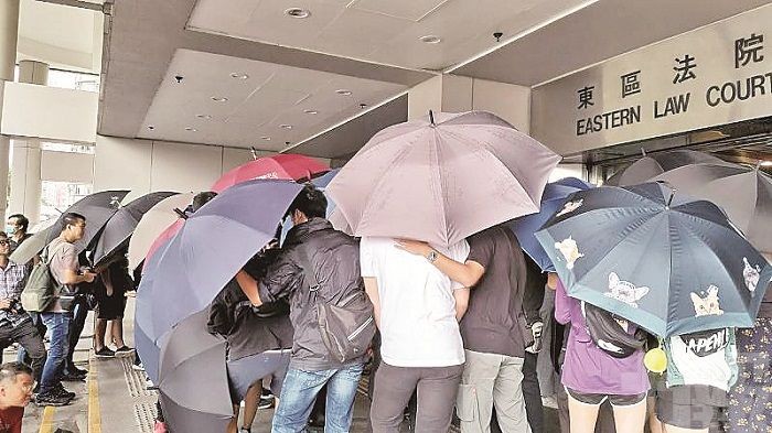 禁蒙面法生效後